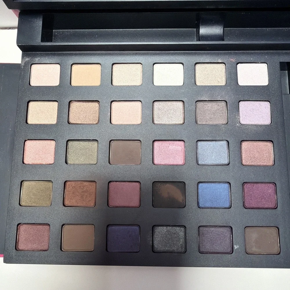 Estée Lauder Makeup Palette Gift Box 16 Lip 30 Shadow 4 Blush -Box Has Wear‎